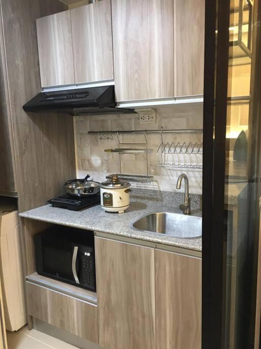 Condo Near Ayala Cebu City W Wifi Balcony Exterior photo