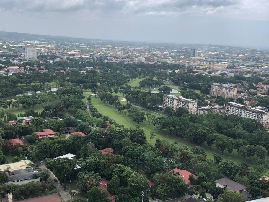 Condo Near Ayala Cebu City W Wifi Balcony Exterior photo