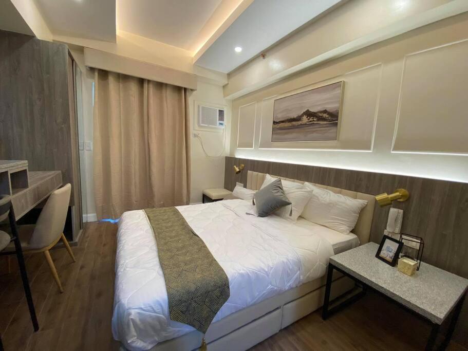 Condo Near Ayala Cebu City W Wifi Balcony Exterior photo