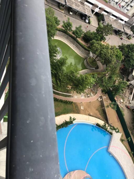 Condo Near Ayala Cebu City W Wifi Balcony Exterior photo