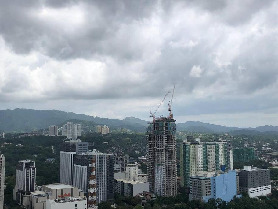 Condo Near Ayala Cebu City W Wifi Balcony Exterior photo