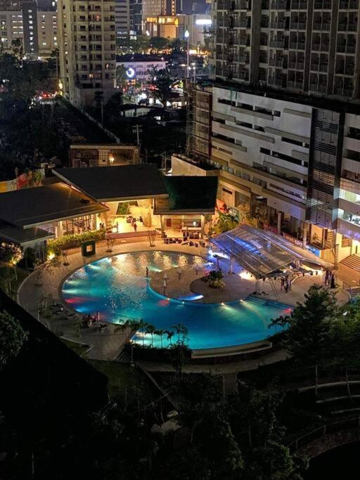 Condo Near Ayala Cebu City W Wifi Balcony Exterior photo